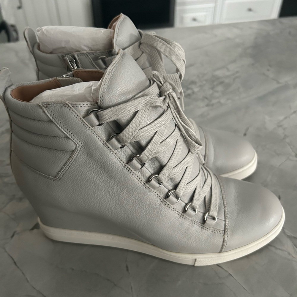 Línea Paolo Fenton Lace Up Wedge Sneakers Size 9.5